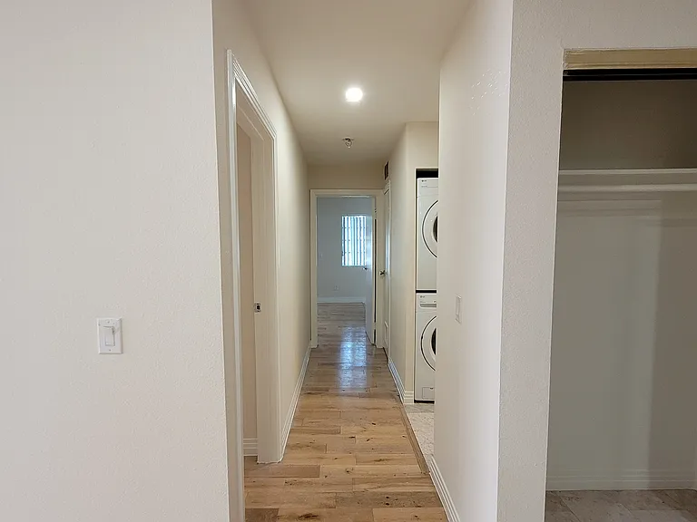 New Hampshire Apartments — Photo 24