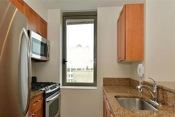 4th image of 1500 Lexington Ave APT 7L