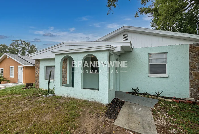 4 bed, 2.0 bath, 1428 sqft, $2,100 — Photo 2