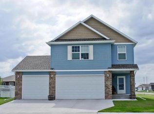 4703 54th St S, Fargo, ND 58104