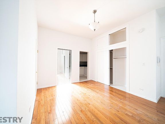3rd image of 66 W 77th St APT 61