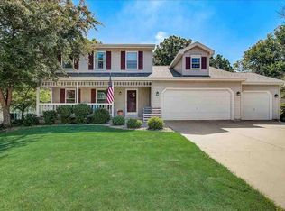 220 Lynne Trl, Oregon, WI 53575