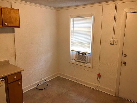 3rd image of 3720 Theresa St #10