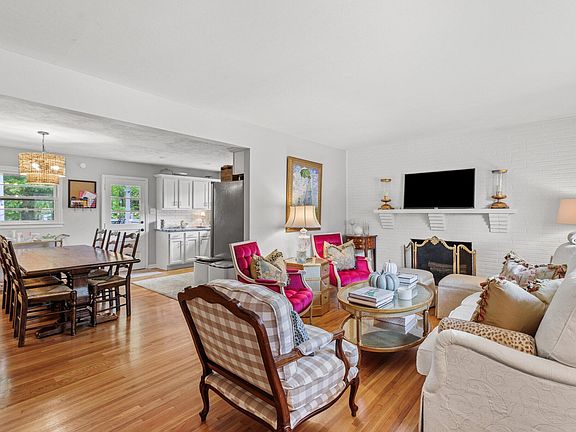 5th image of 3009 Stanford Dr