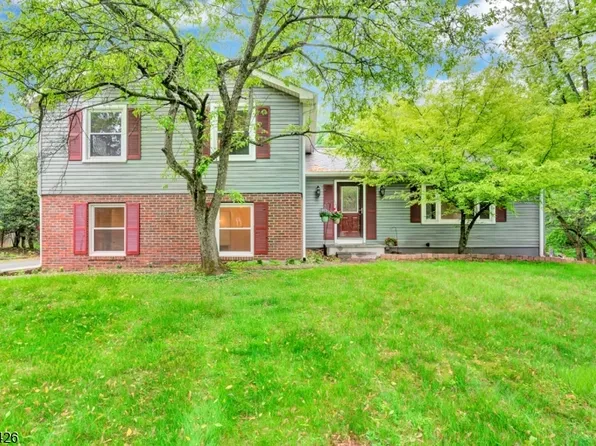 10 Hunts Mill Rd, Clinton Town, NJ 08809