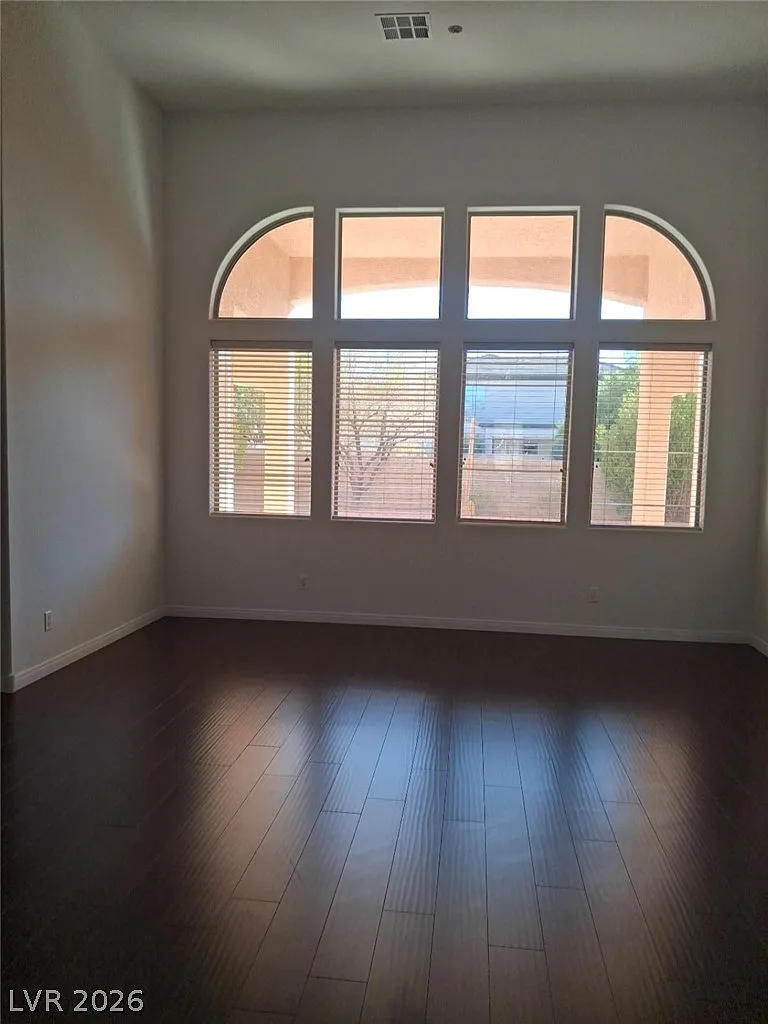 3 bed, 3.0 bath, 3035 sqft, $3,300 — Photo 4