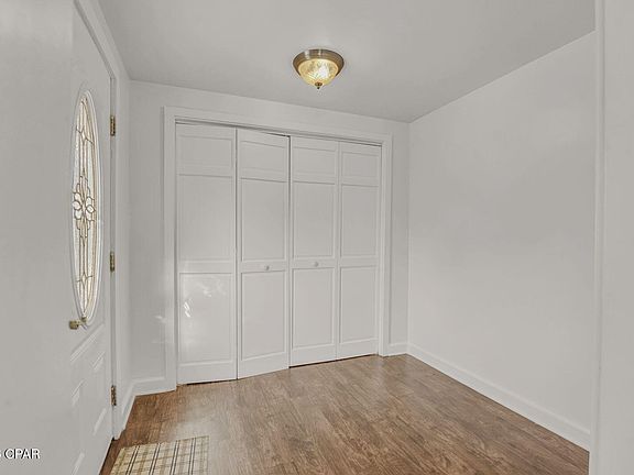 4th image of 210 N Cove Blvd