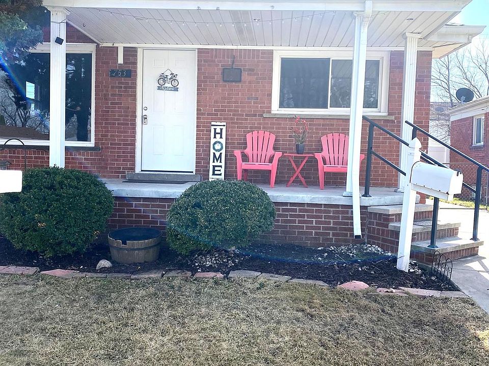 1st image of 753 Detroit Ave N
