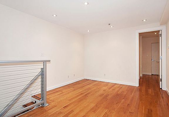 5th image of 215 E 81st St APT 3E
