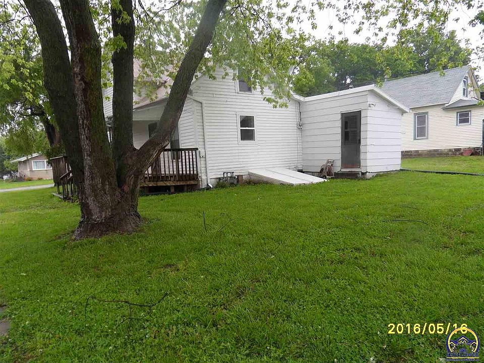 2nd image of 300 Oak St