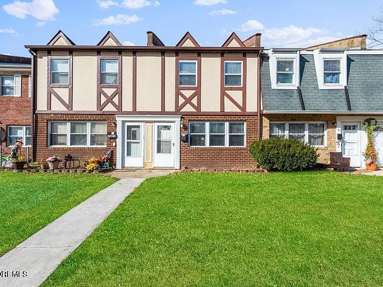 53 Briar Mills Dr #53 — Photo 1