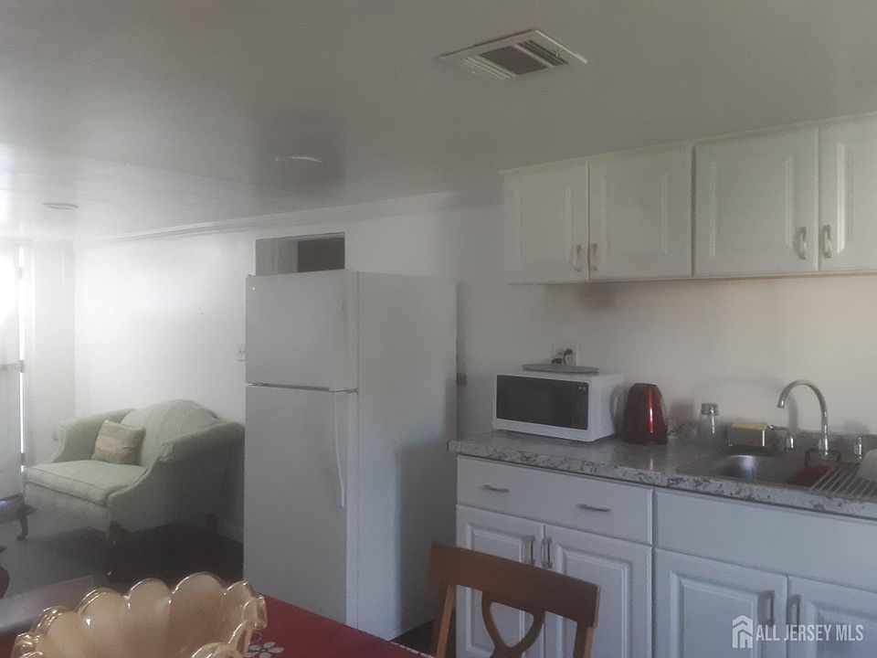 2nd image of 149 Isabelle St