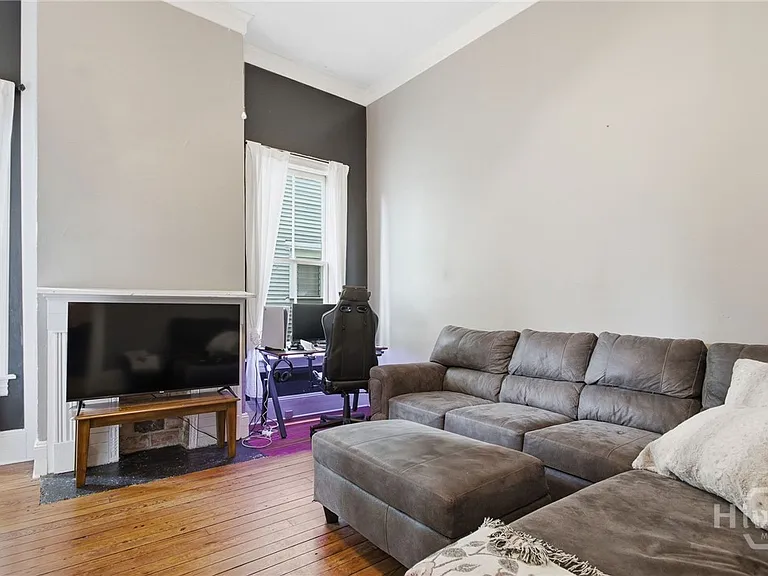 2308 Barnard St — Photo 15