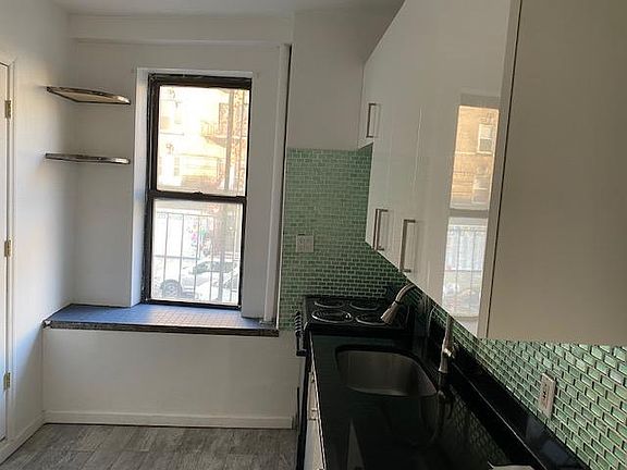 3rd image of 52 Kenmare St APT 4