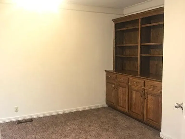 11906 Shady Trail Ln — Photo 3