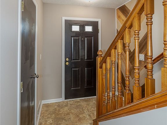 3rd image of 3805 Laurel Rd