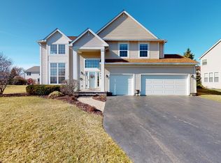 834 Greenwood Dr, Lindenhurst, IL 60046