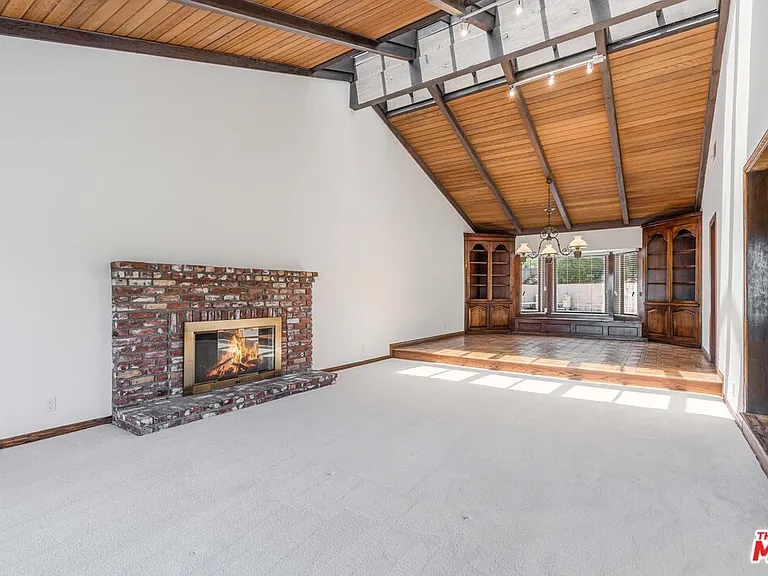 1181 Somera Rd — Photo 8