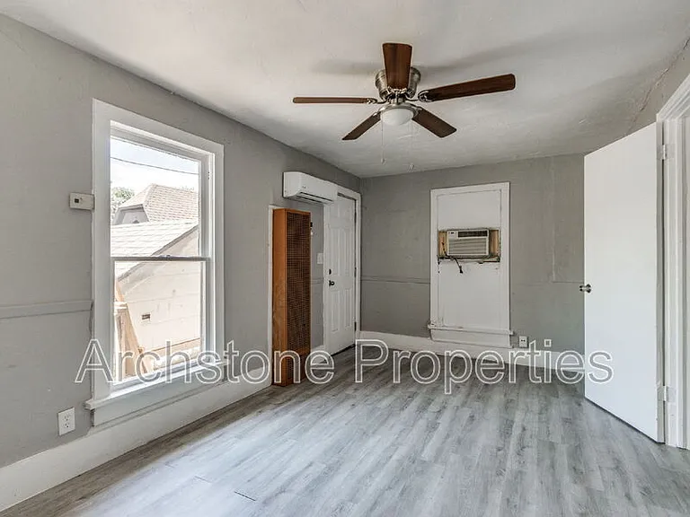 4407 N Military Ave — Photo 9