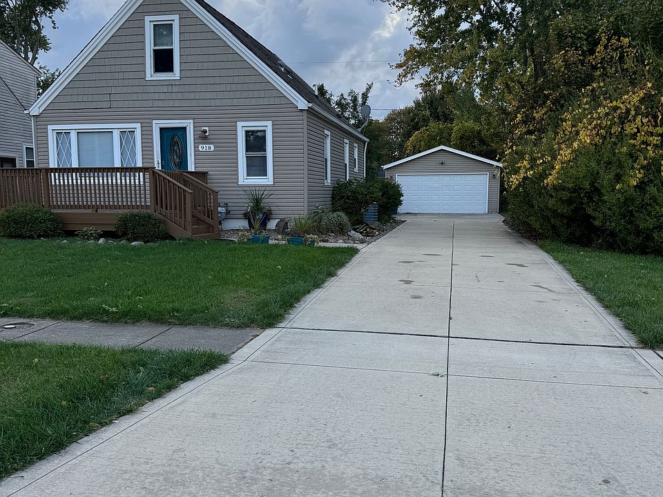 1st image of 918 Roberts St