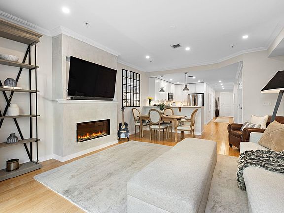 3rd image of 1325 Adams St #201