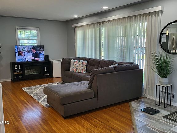4th image of 7112 June Ave N