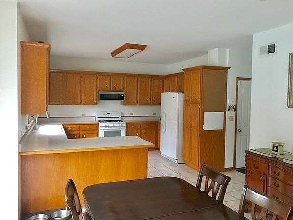 4th image of 782 Western Ave