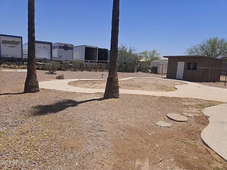 1584 N Wood St — Photo 15