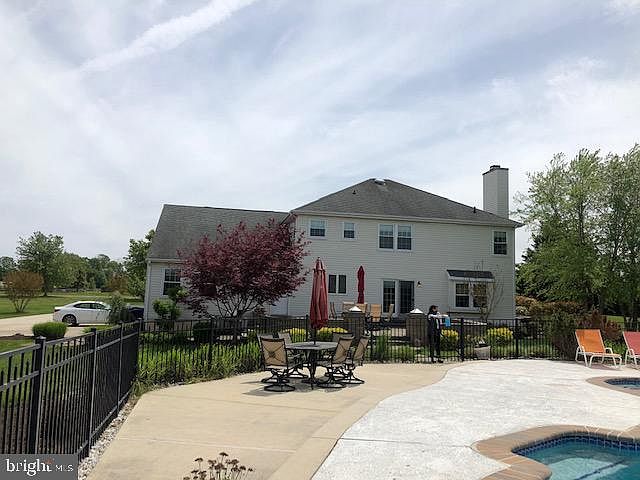 2nd image of 101 Saddle Ct
