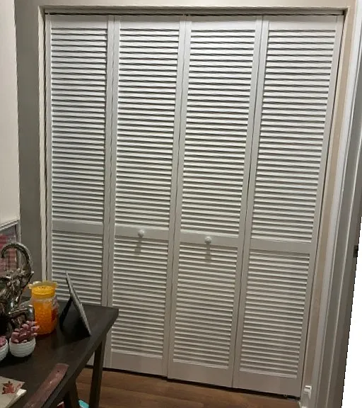 Convenient laundry area just off the kitchen. Gas or electric dryer hookup.