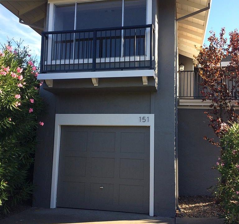 Exterior, private garage a driveway
