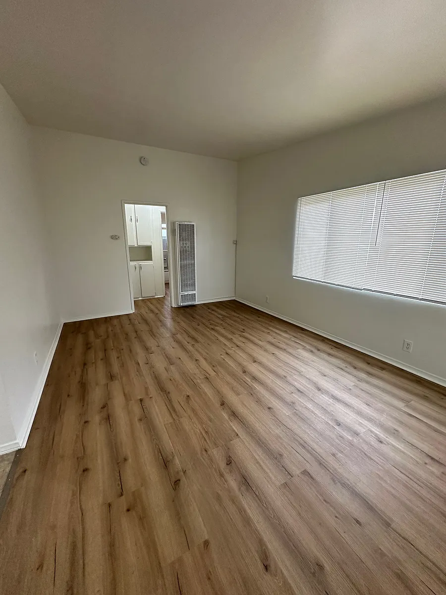 Building Photo - 10912 Crenshaw Blvd #1