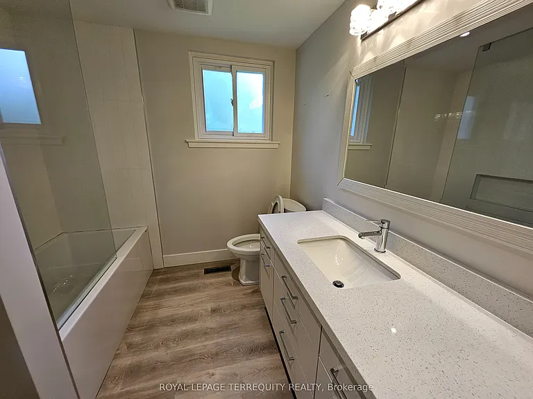 2067 Obeck Cres — Photo 39