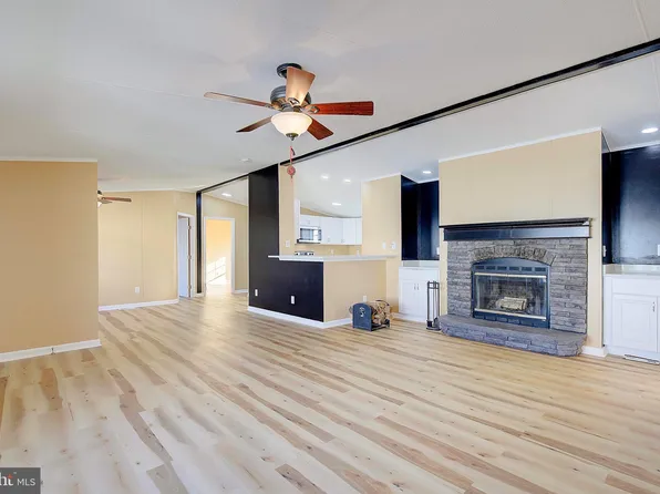 307 7th St, Lothian, MD 20711