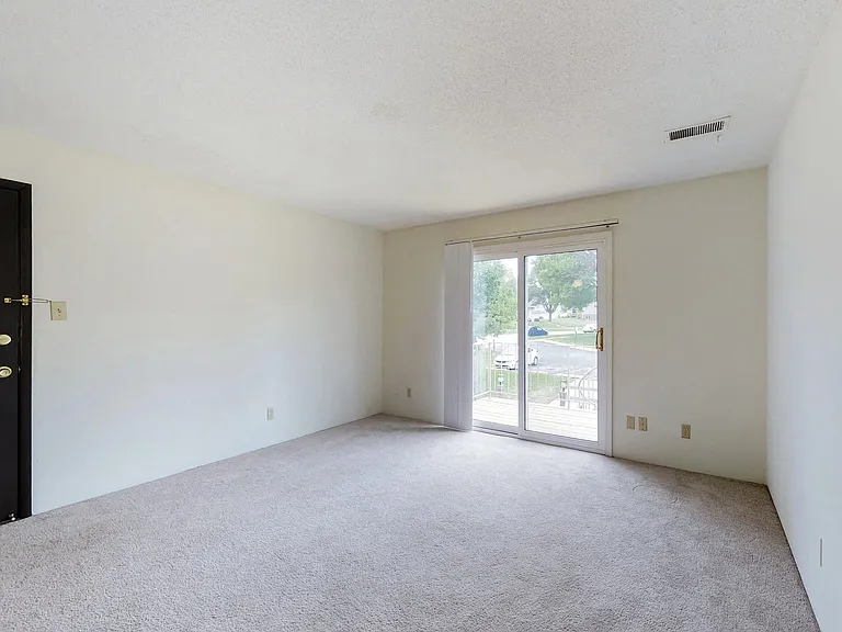 Sherwood Glen — Photo 28