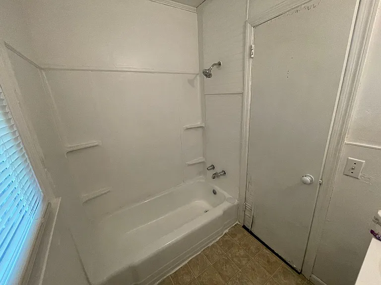 807 Memory Ln — Photo 17