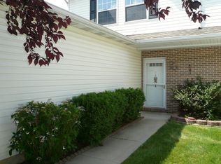 1960 Laura Ln, Chesterton, IN 46304