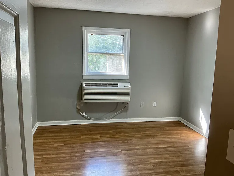 440 Country Lane Dr — Photo 2