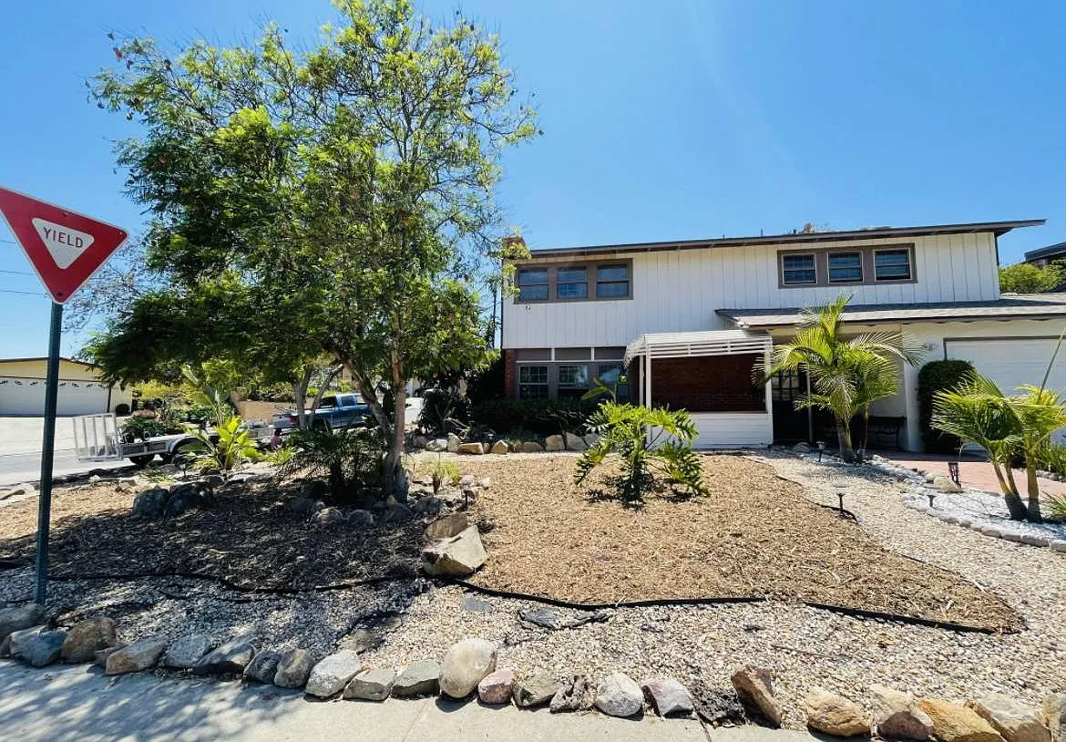 5 bed, 2885 sqft, $1,100 — Photo 2