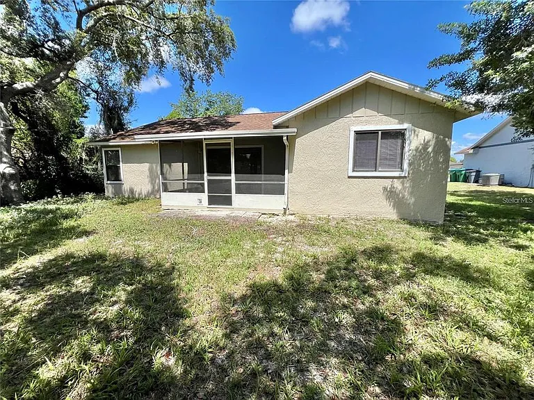 896 Mentmore Cir — Photo 18