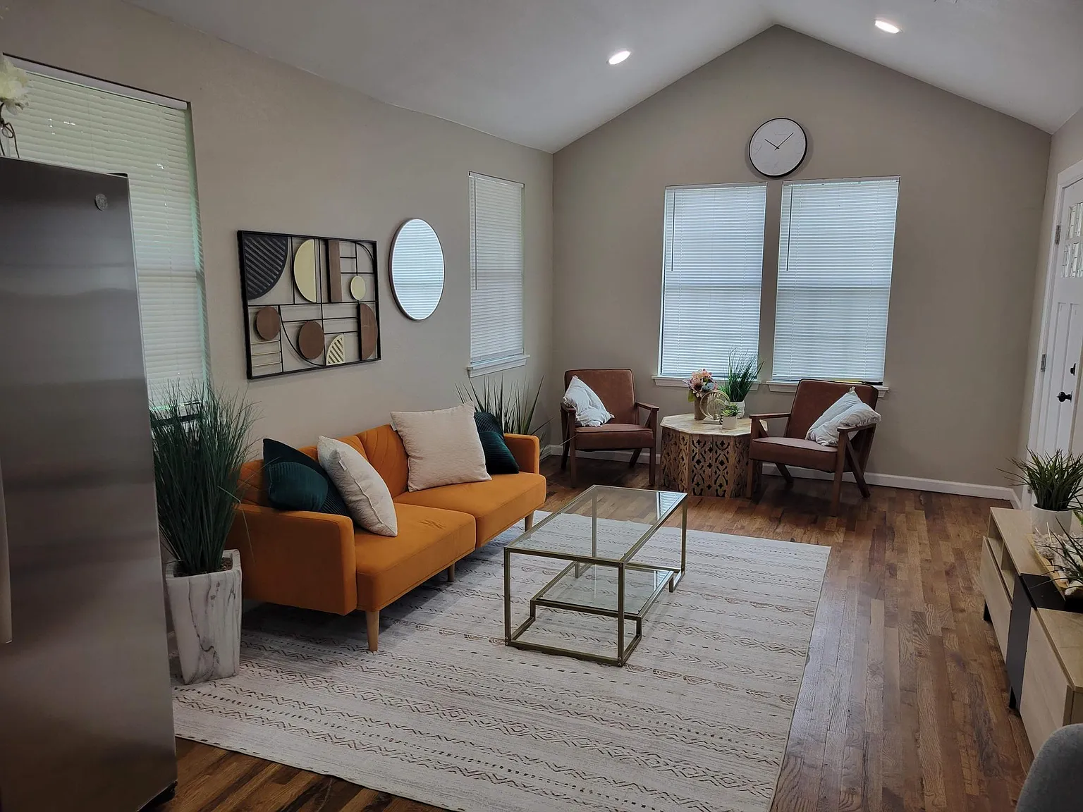 2 bed, 850 sqft, $1,250 — Photo 3