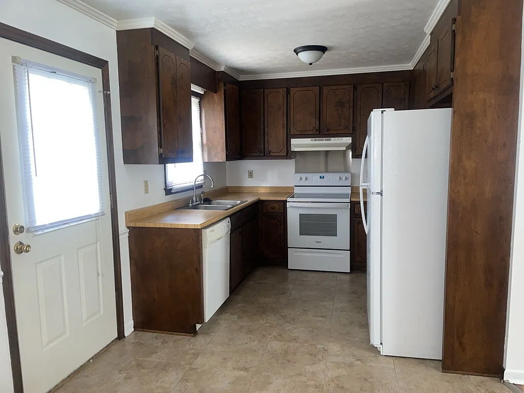 3 bed, 2.0 bath, $1,650 — Photo 2