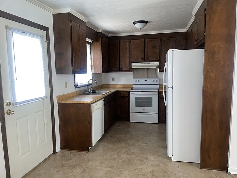 206 Richardson St — Photo 2