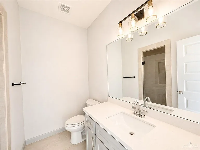 921 Jay Ave #3 — Photo 4