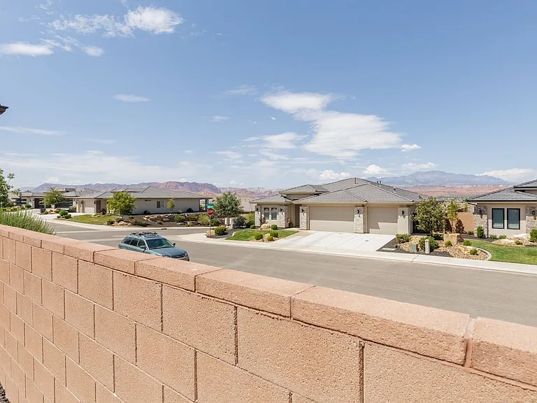 519 S Bracciano Dr — Photo 32
