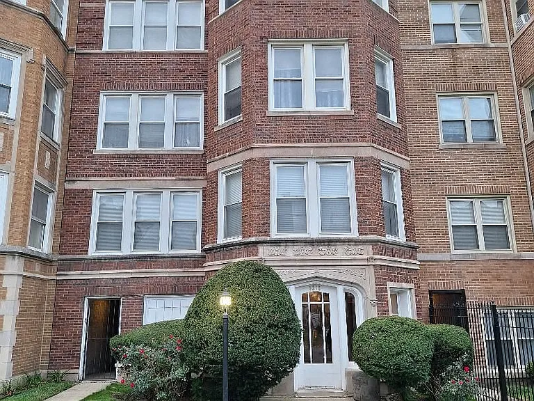 8216 S Langley Ave #2 — Photo 9