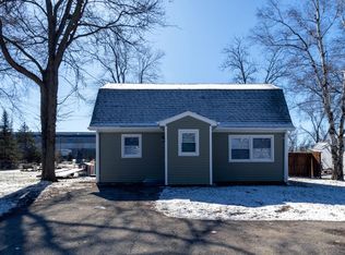 555 W Oakwood Rd, Oak Creek, WI 53154
