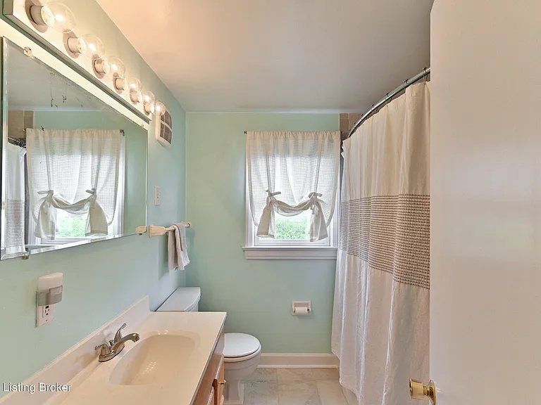 2810 Alice Ave — Photo 4