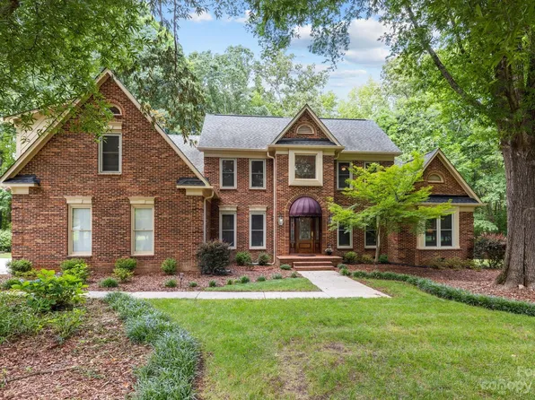 2905 Forest Lawn Dr, Matthews, NC 28104