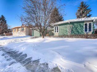 5123 E Viceroy Dr NW, Calgary, AB T3A 0V2